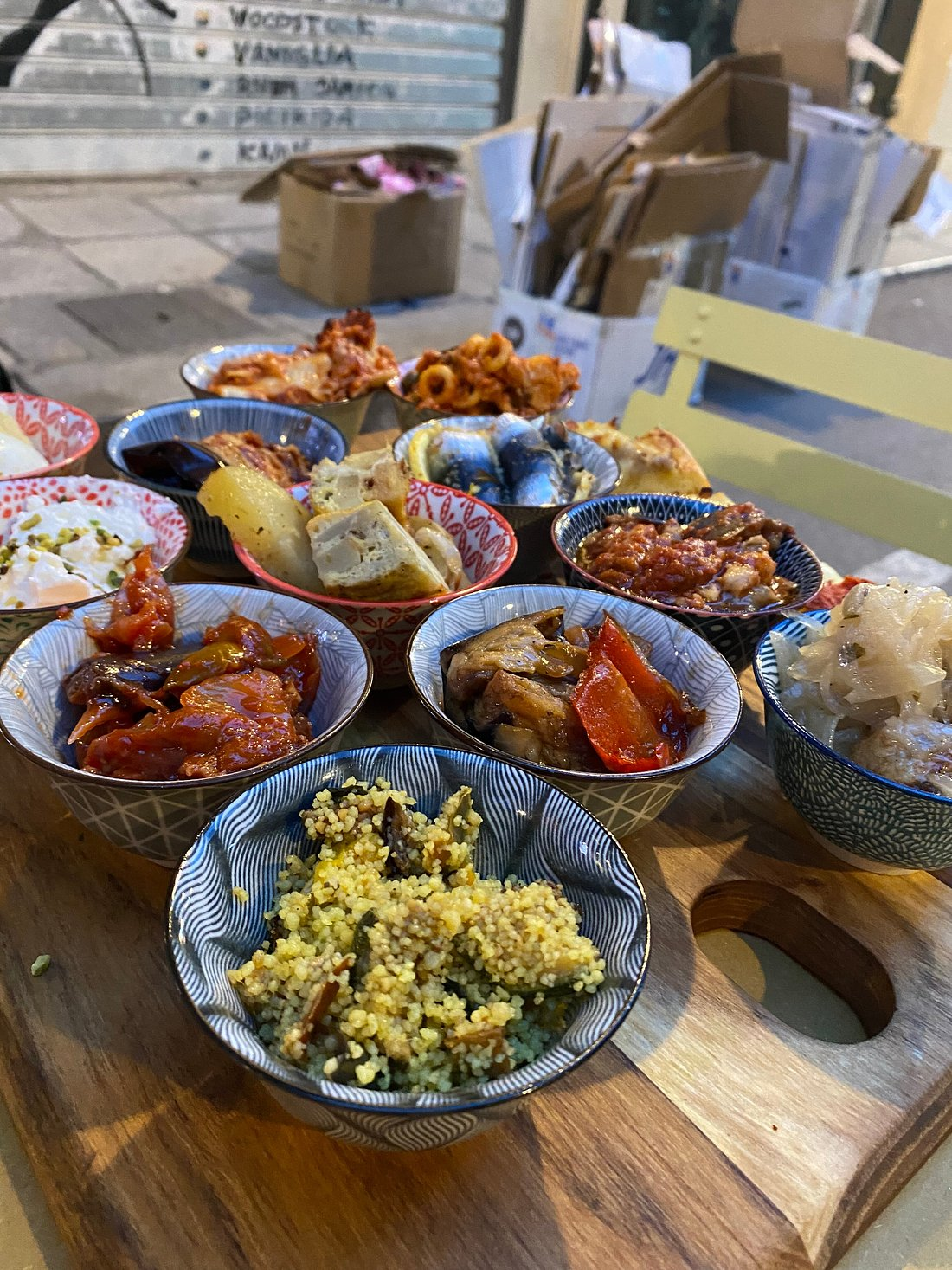 Selezione di antipasti in ciotoline